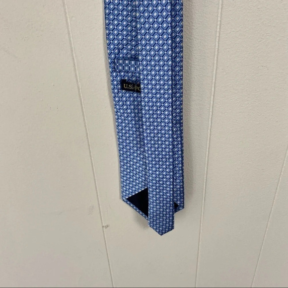 U.S. POLO ASSN. Blue White Geometric Diamond Print 100% Silk Men's Tie - Picture 14 of 14